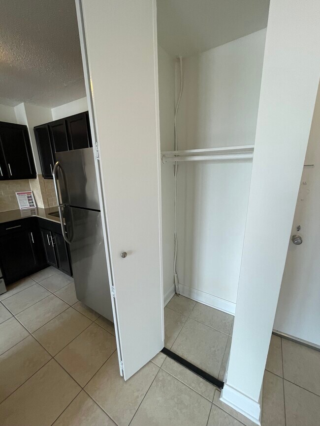 Building Photo - 3333 Broadway