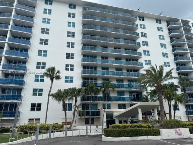 Building Photo - 7501 E Treasure Dr