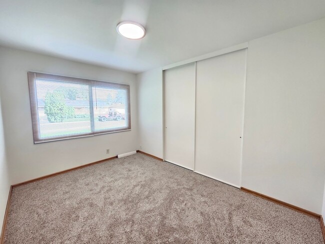 Building Photo - $2,300 - 4 Bed / 2 Bath Beautiful Home in ...