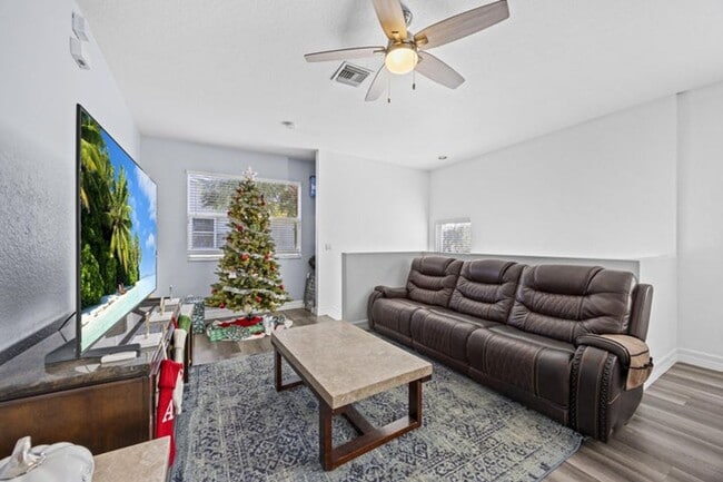 Building Photo - 3128 Grandiflora Dr