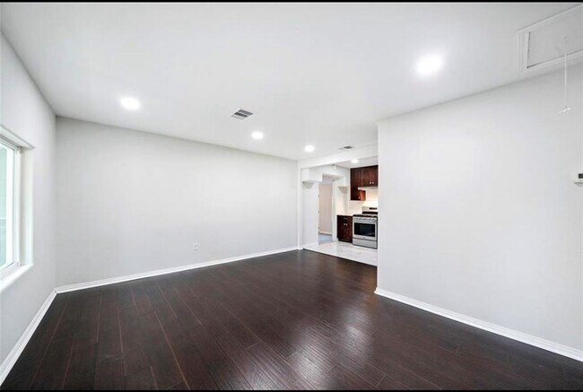 Building Photo - 6526 Westview Dr