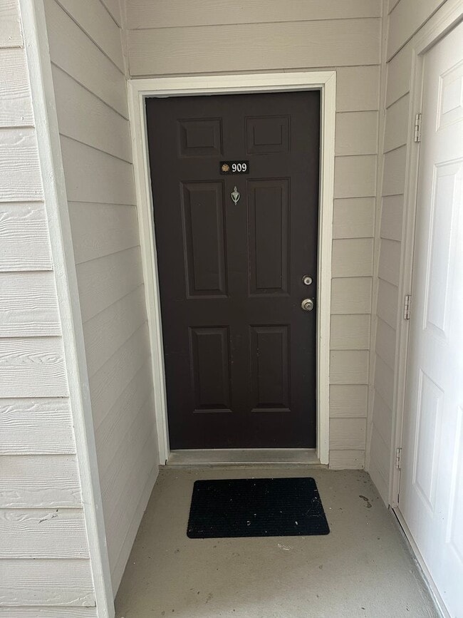 Building Photo - Lovely 2-bedroom, 2-bath condo available f...