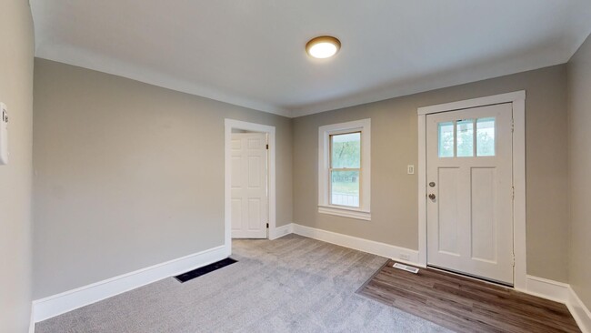 Building Photo - 1st Month Free! Renovated 3 bedroom home n...