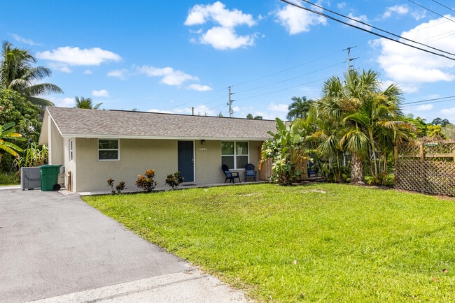 Building Photo - 4953 Bayshore Dr