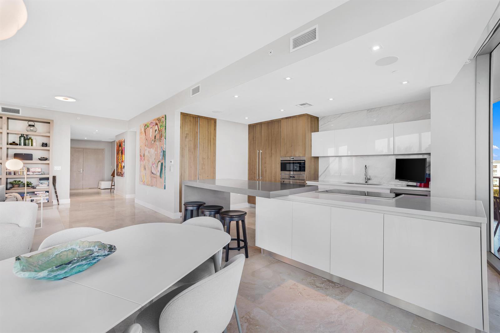 Building Photo - 701 N Fort Lauderdale Beach Blvd