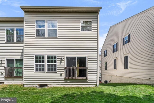Building Photo - 3218 Vogel Rd