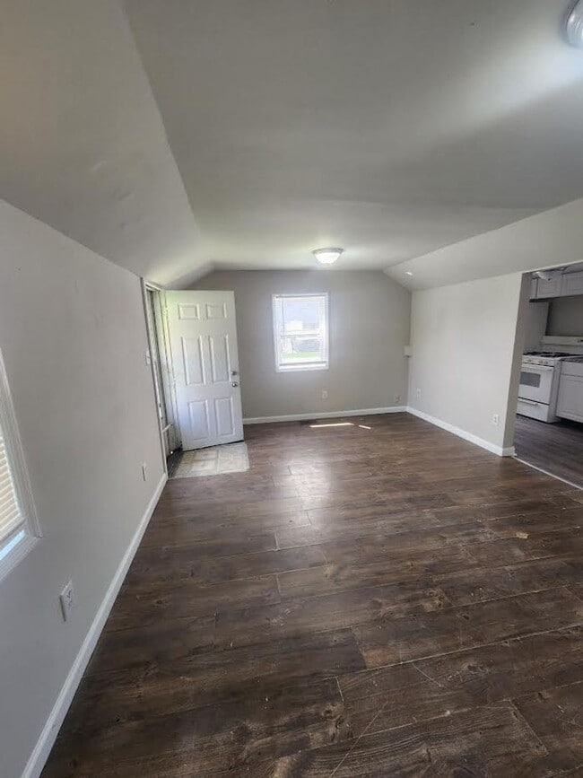Building Photo - Studio Apartment on S Brookville Rd & S Arlington Ave - SECTION 8 WELCOME- COMING SOON!
