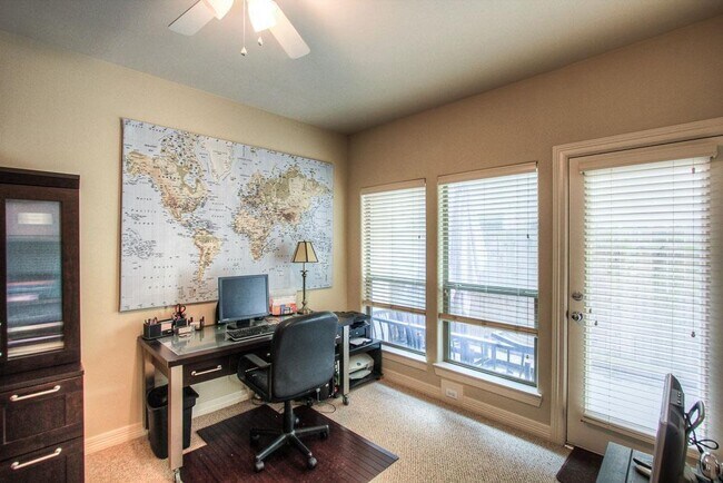 Building Photo - 3815 Center Plaza Dr