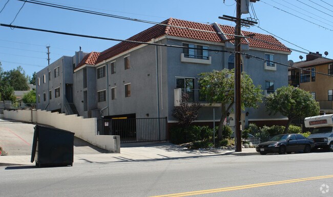 Building Photo - Tujunga Manor