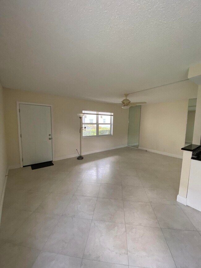 Building Photo - 583 Normandy M
