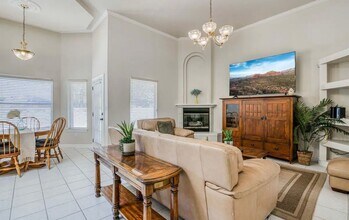 Building Photo - Short Term leases optionn4 Bedrooms 3 baths( near by Sunland Park Dr & Mesa St)