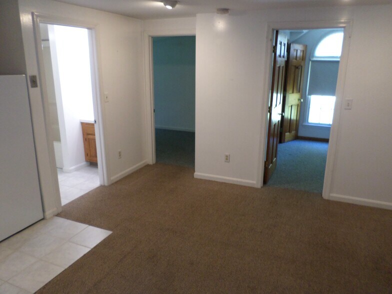 Building Photo - 188 Flaggy Meadow Rd