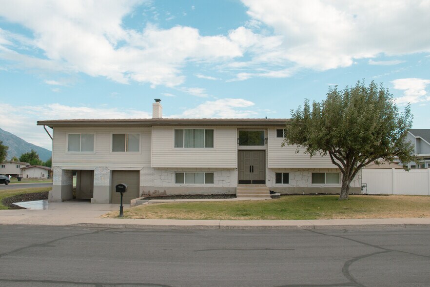Building Photo - 1108 E 500 N
