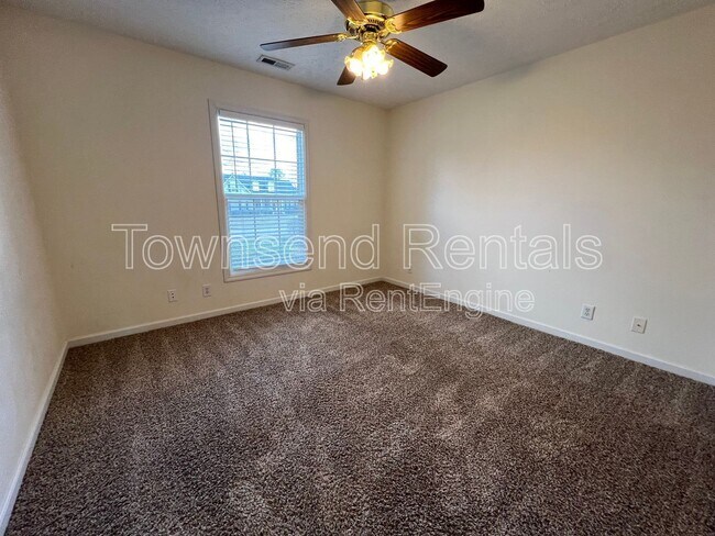 Building Photo - 121 Bugle Call Dr