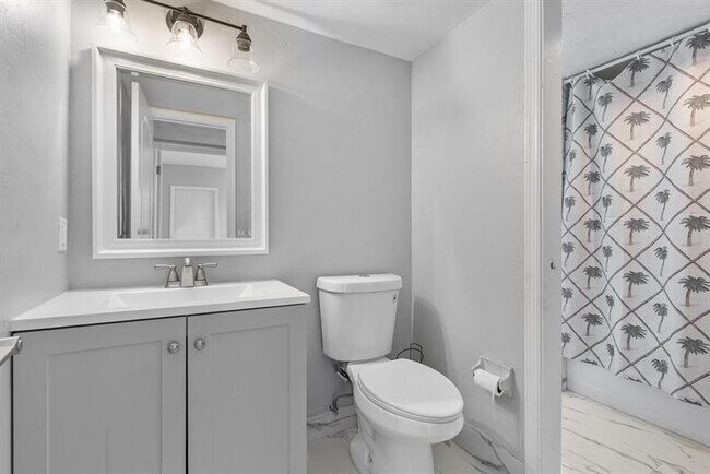 Building Photo - 1400 NE 57th Ct