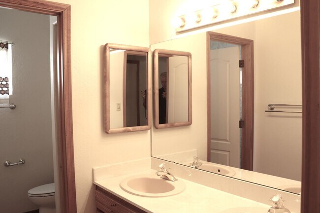 Building Photo - Golf Course Location