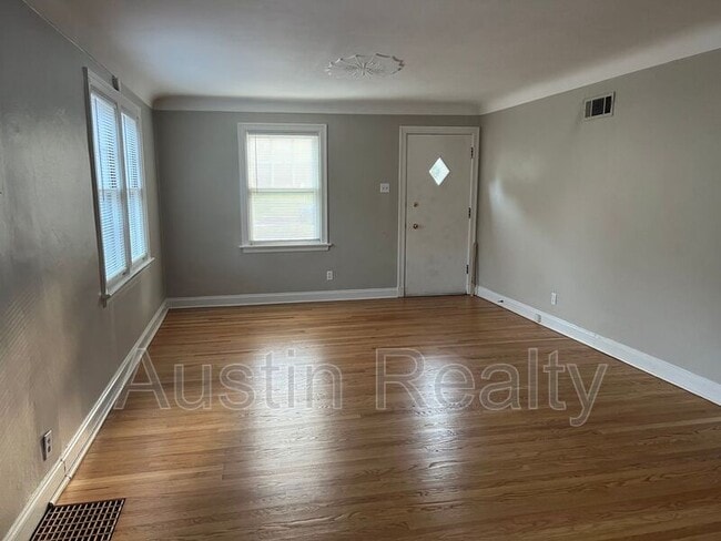 Building Photo - 2521 Cecelia Ave