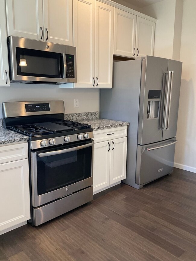 Building Photo - 104 Forest Oaks Dr