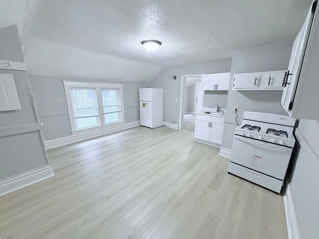 Building Photo - 169 Sherburne Ave