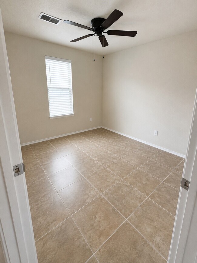 Building Photo - 1518 Perennial Ln