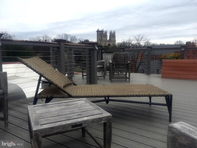 Building Photo - 3051 Idaho Ave NW