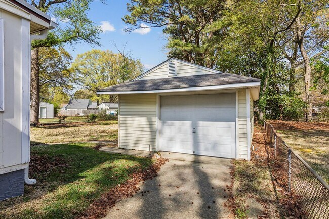 Building Photo - 3BR Rancher Hampton/Langley AFB