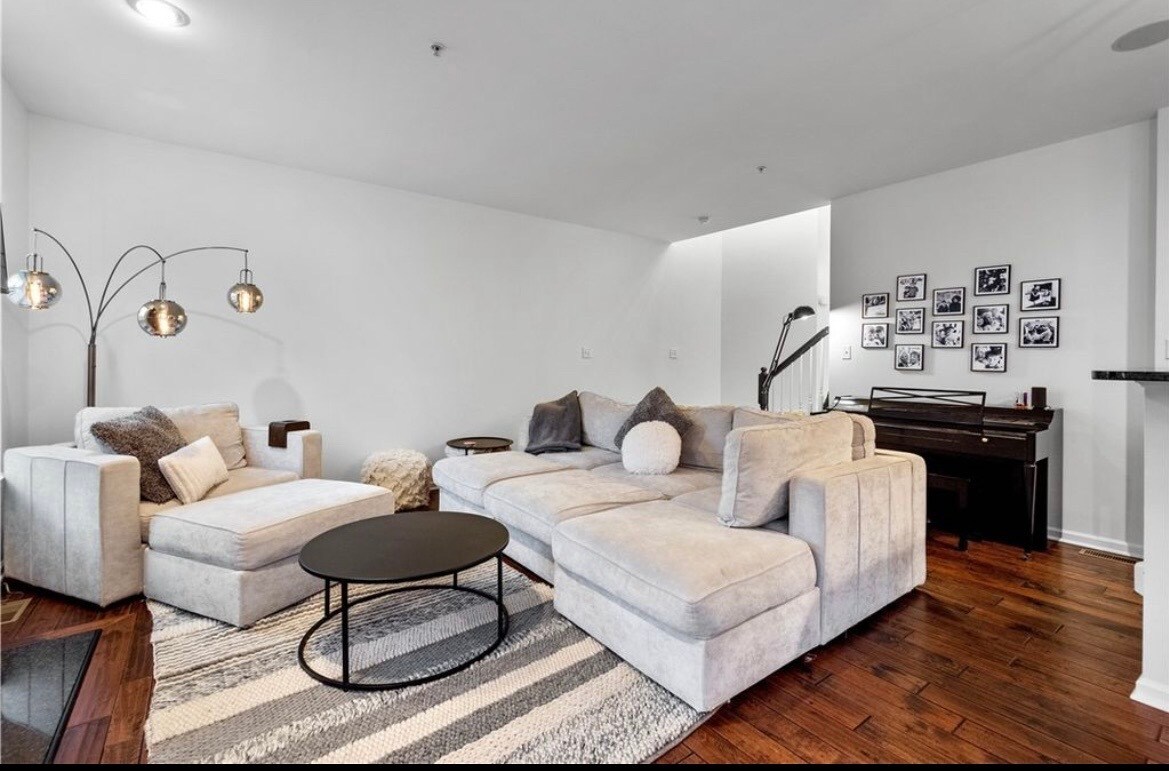 Building Photo - 294 Maple Ridge Dr