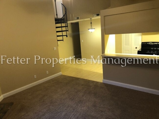 Building Photo - Eastside Evansville Condo!!!