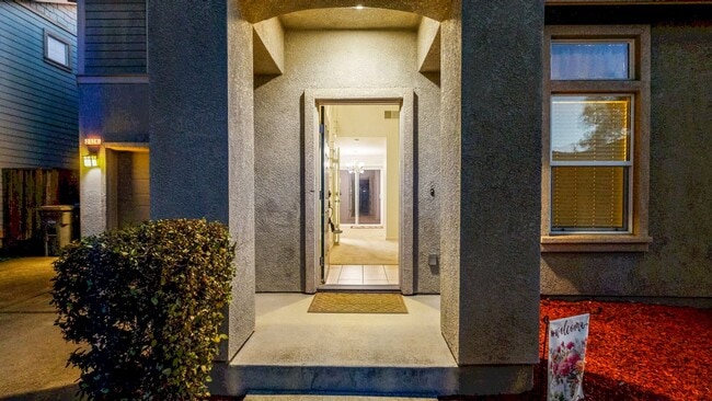 Building Photo - PURE Property Management - Adorable two-st...