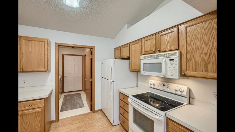 Building Photo - 9427 Prairieview Trail N