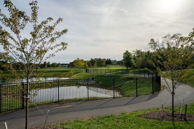 Building Photo - 2557 Bradford Ct