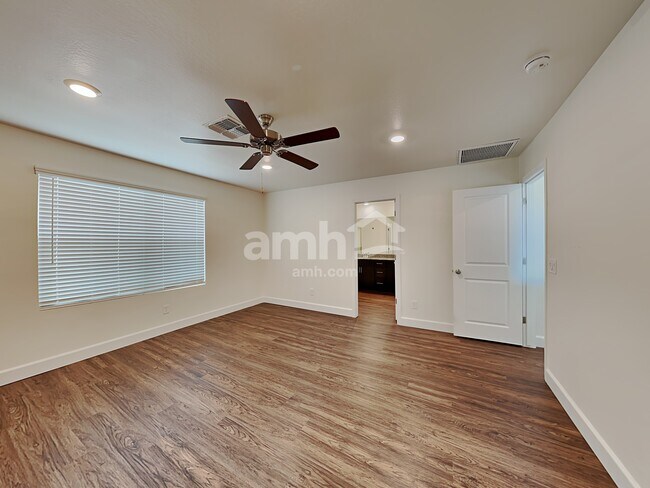 Building Photo - 661 W Bosal Dr