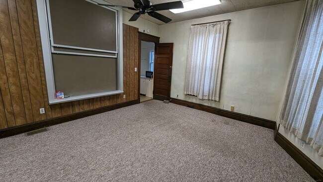 Building Photo - 707 Brady-707