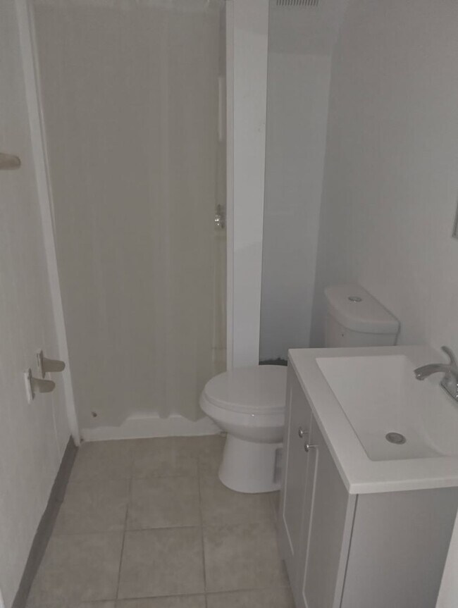 Building Photo - Golf Manor beauty - Complete update