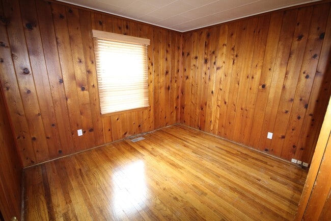 Building Photo - Midtown House Close to Everything, A/C, Ha...