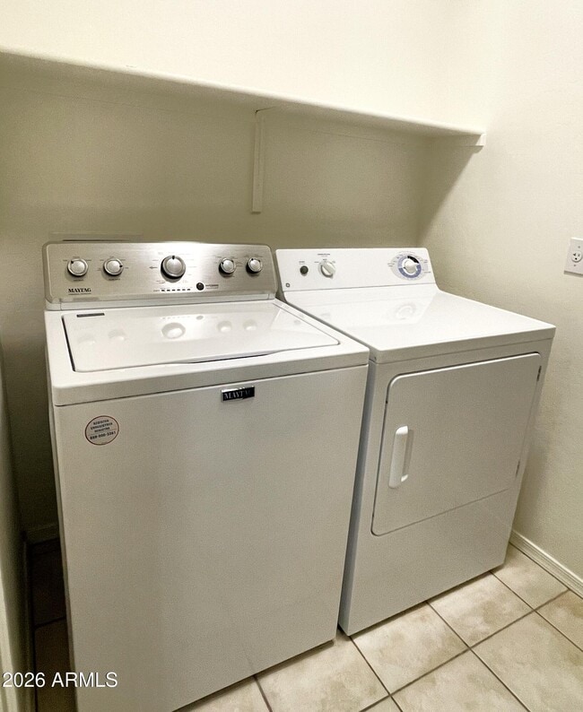 Building Photo - 955 E Knox Rd