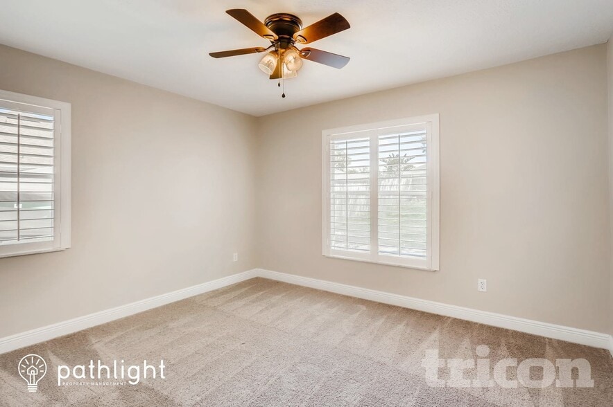 Building Photo - 10902 Versailles Blvd