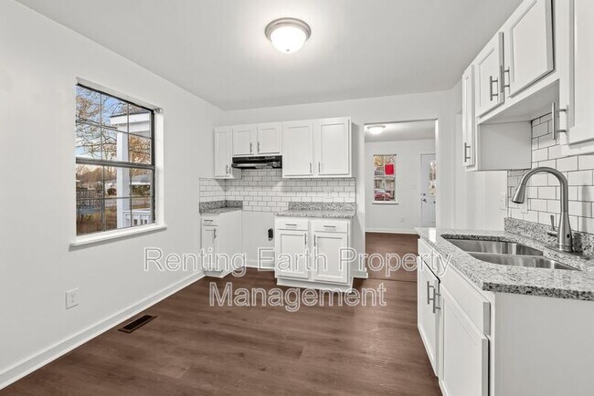 Building Photo - 125 Kentwood Ave