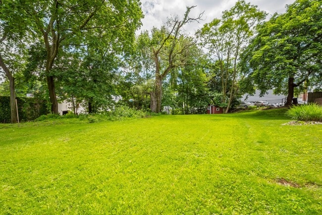 Building Photo - Stunning 2 bedroom home in Dormont availab...