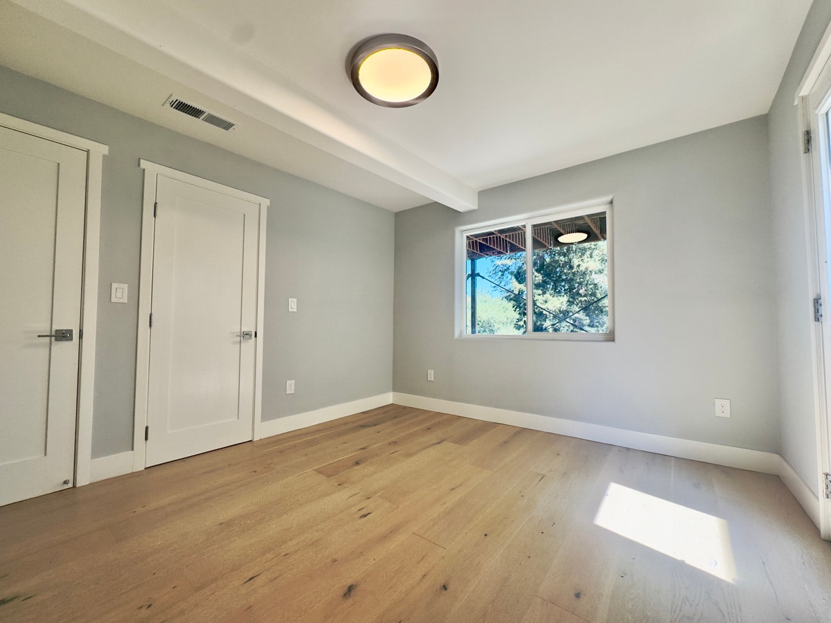 Building Photo - 914 Everett Ave