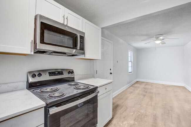 Building Photo - 7221 Patricia Dr
