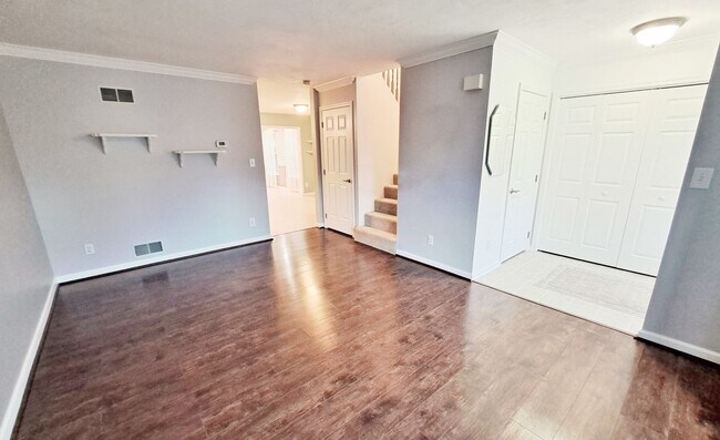 Building Photo - 417 Debbi Ct