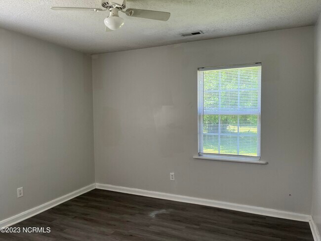 Building Photo - 203 Fifth Ave