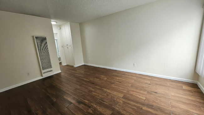 Building Photo - 866 W 126th St