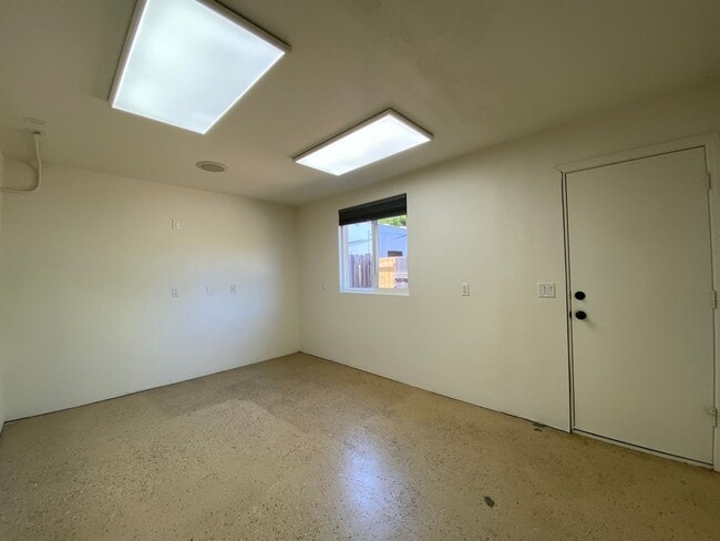 Building Photo - Great 3-Bedroom Home – Peaceful Country Living Just 8 Minutes from Hwy 78!