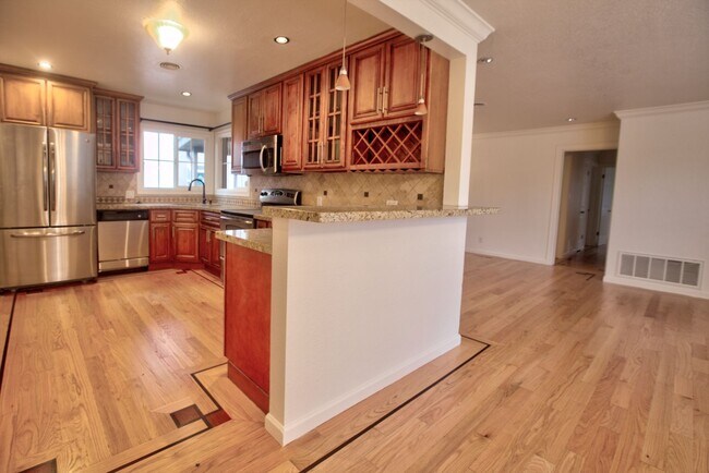 Building Photo - Charming 3bed/1bath in Hayward