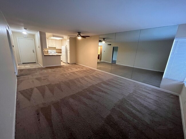 Building Photo - Large Mission Valley Condo