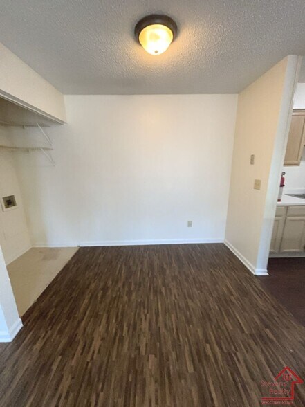 Building Photo - 430 Oriole Dr