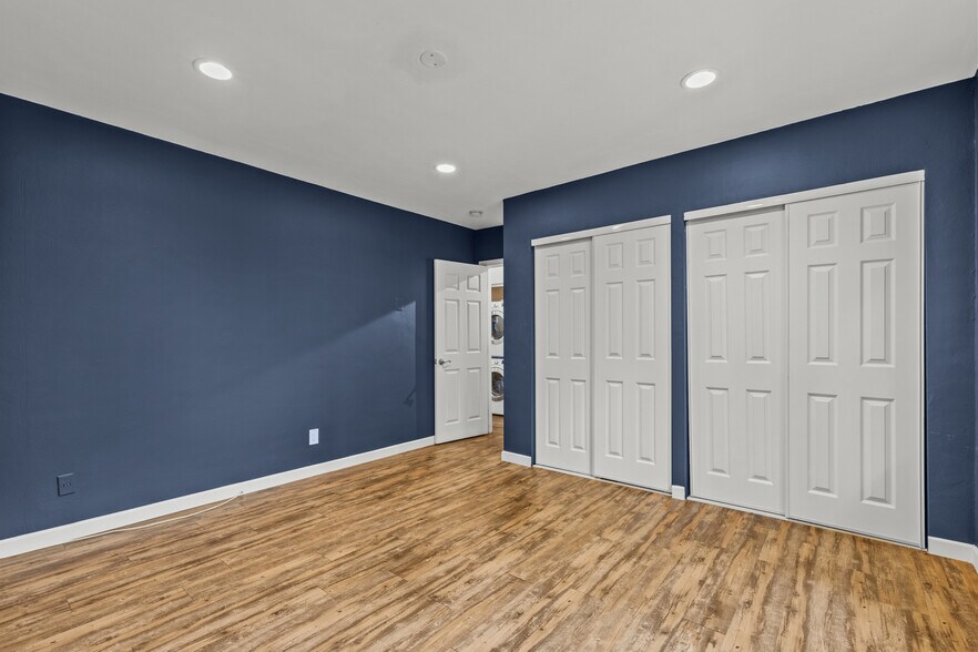 Building Photo - 1200 N Flores St