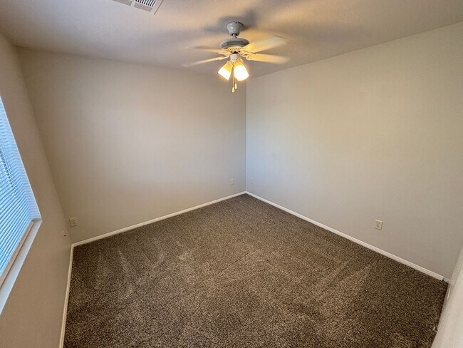 Building Photo - Beautiful 4Bed/3Bath/2Car residence located in Summerlin near Town Center Drive